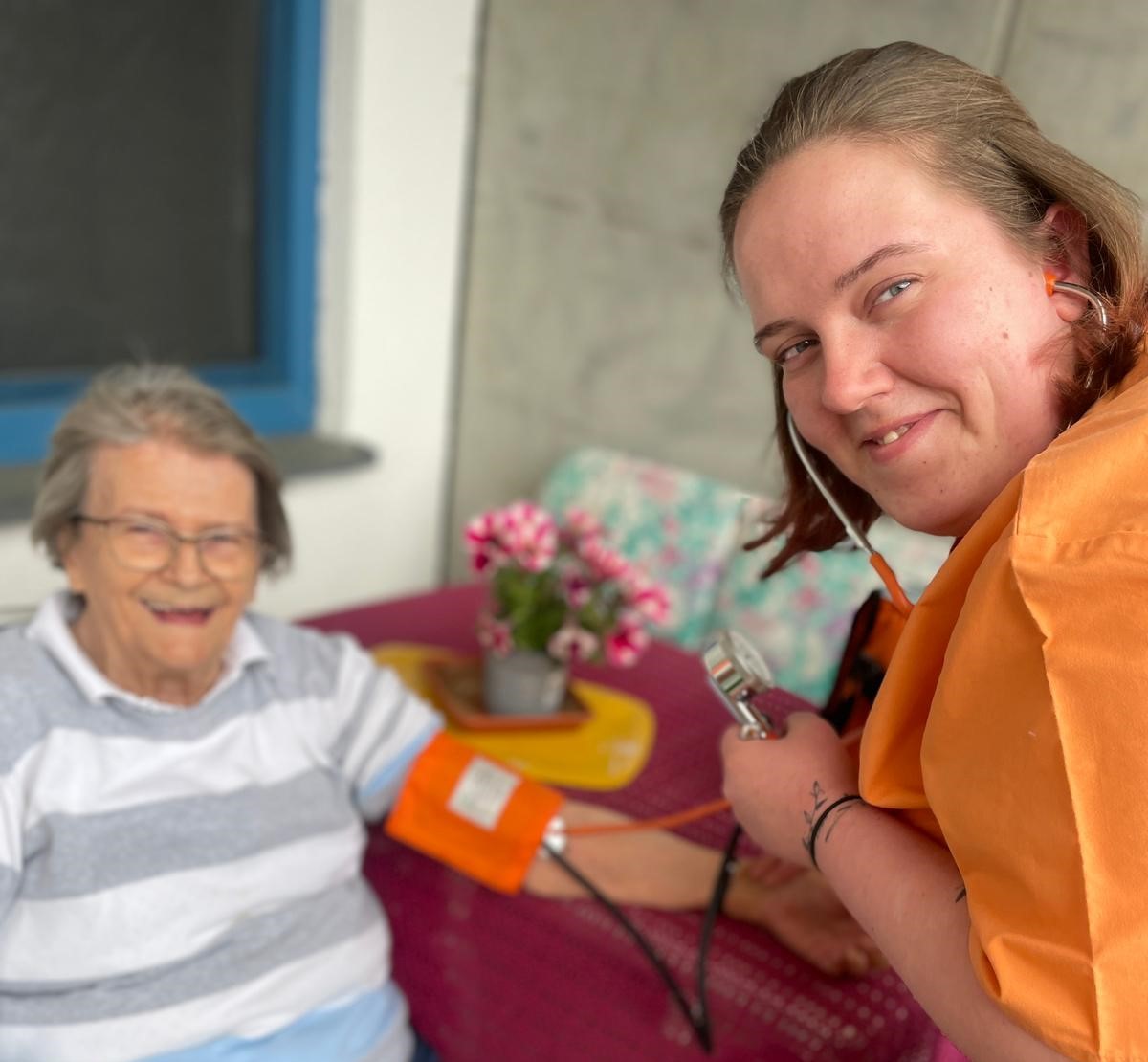 Pflegefachmann/Pflegefachfrau oder examinierte(n) Altenpfleger*in 